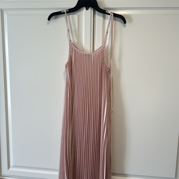 NWT Sam Edelman Hammered Satin Plisse Dress size M Blush Pink - Picture 3 of 4